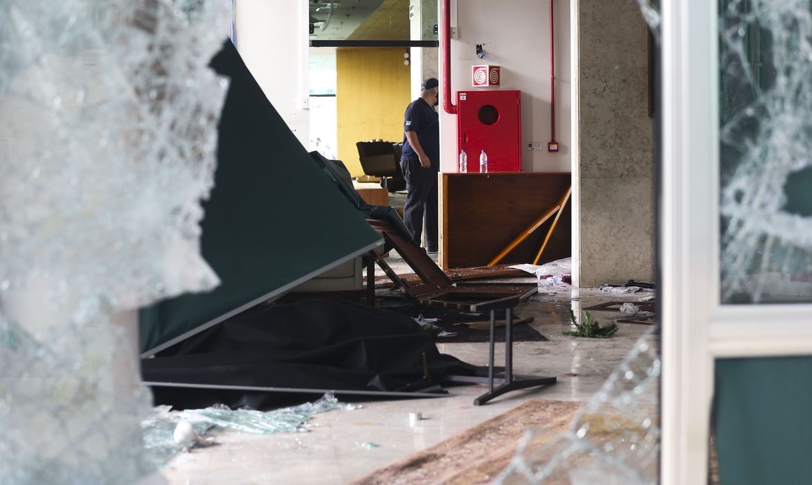 Atos de Vandalismo destruíram prédios do Palácio dos Três Poderes