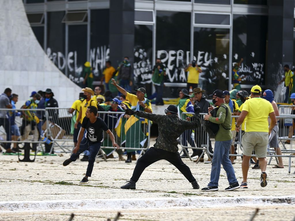 Atos de vândalos em Brasília
