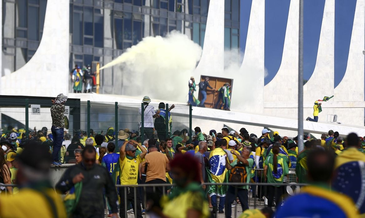 Atos Terroristas no Palácio dos Três Poderes