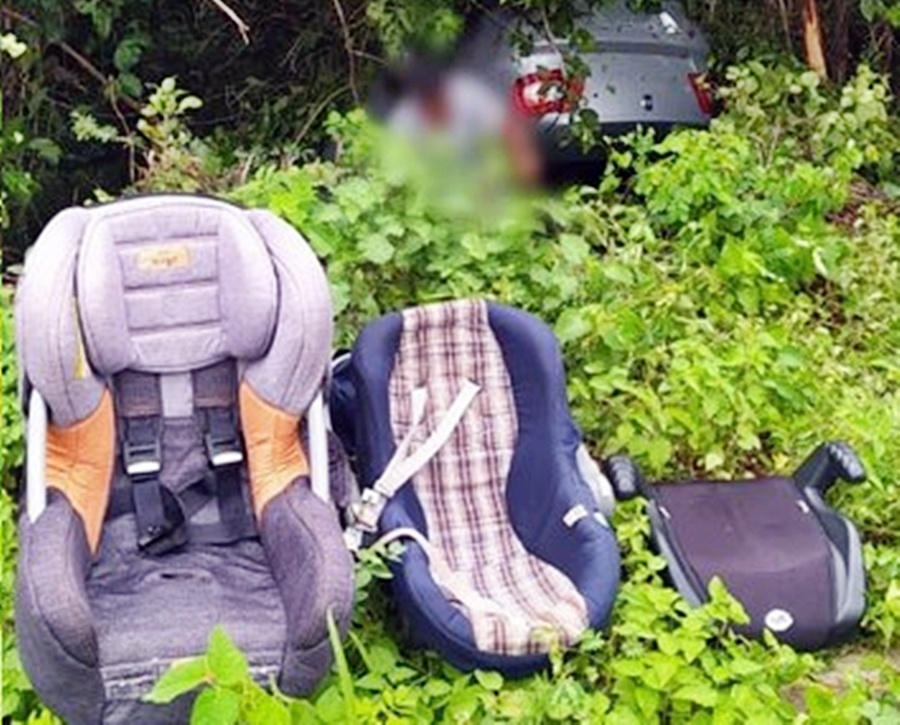 bebê conforto, cadeirinha e assento de elevação utilizados pela família, as crianças saíram ilesas