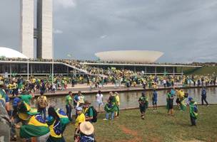 Bolsonaristas romperam barreiras de proteção (Foto: Reprodução/Poder 360)