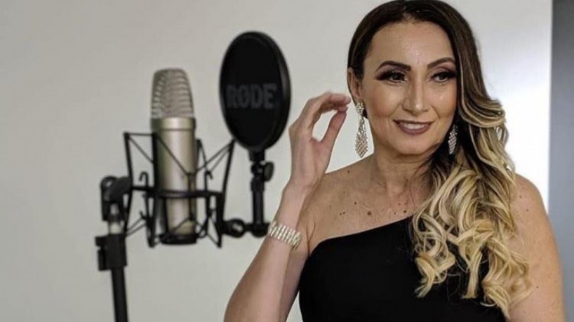 Cantora e compositora, Rita de Cássia