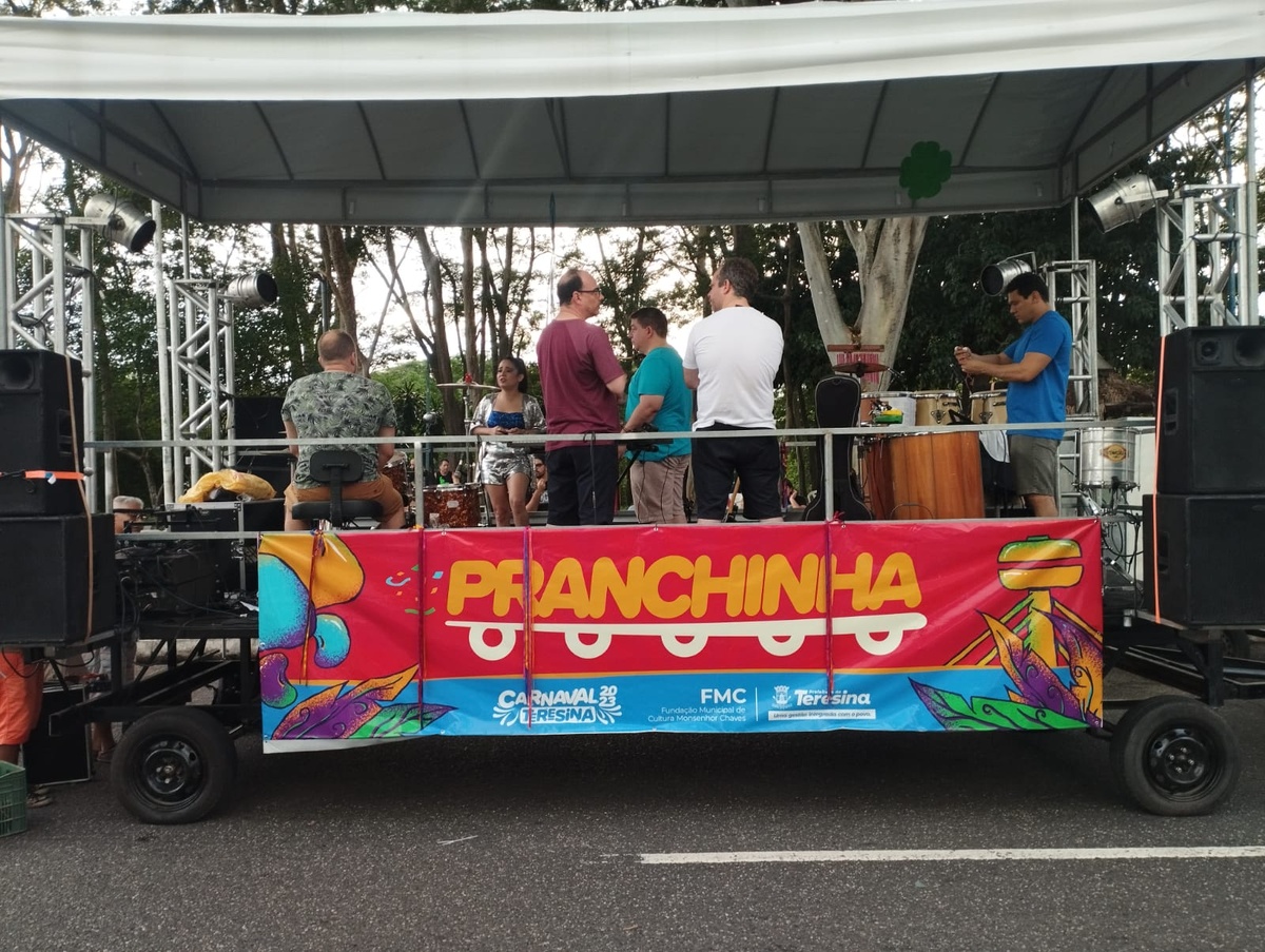 Carnaval 2023: Pranchinha leva folia para a Raul Lopes
