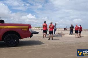 Corpo encontrado em praia (Foto: Veja PHB)