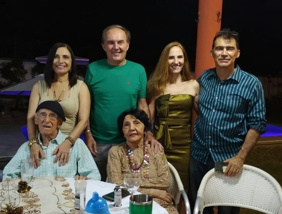 Deusdedith com a esposa e os filhos Claudia, Ênio, Fernanda e José Henrique