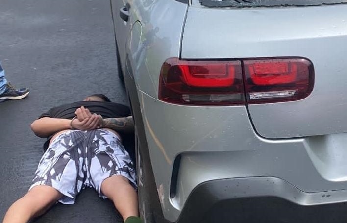 Dois indivíduos estavam em posse do carro e foram detidos