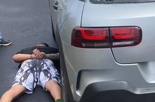 Dois indivíduos estavam em posse do carro e foram detidos (Foto: Divulgação)