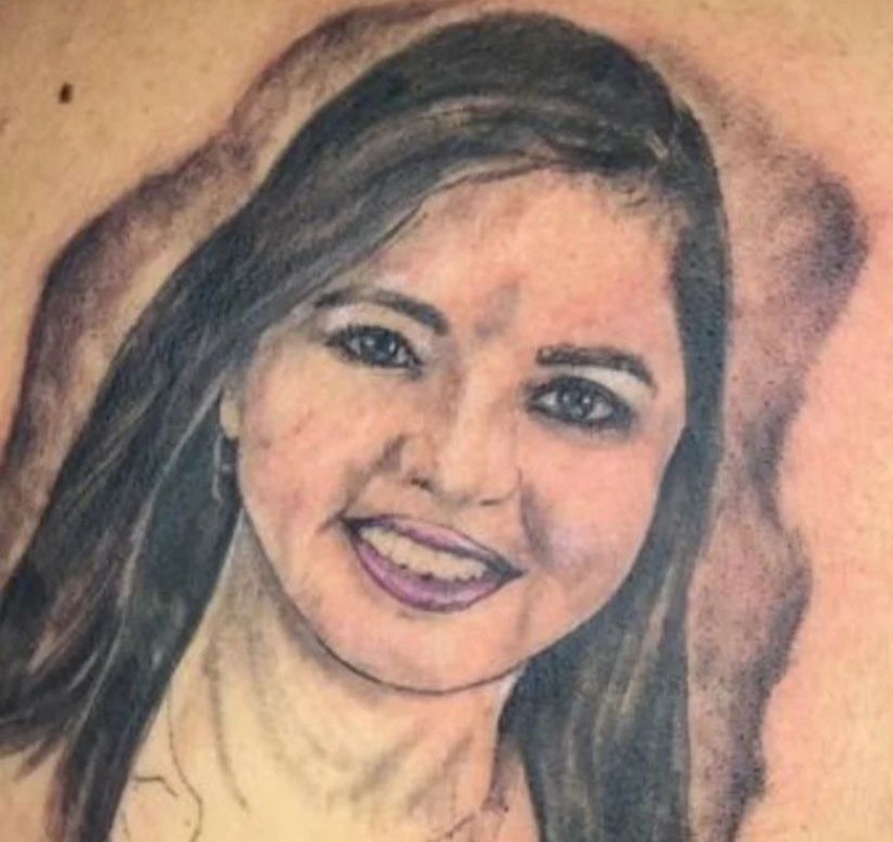 Fã tatuou o rosto da Teresa Britto nas costas