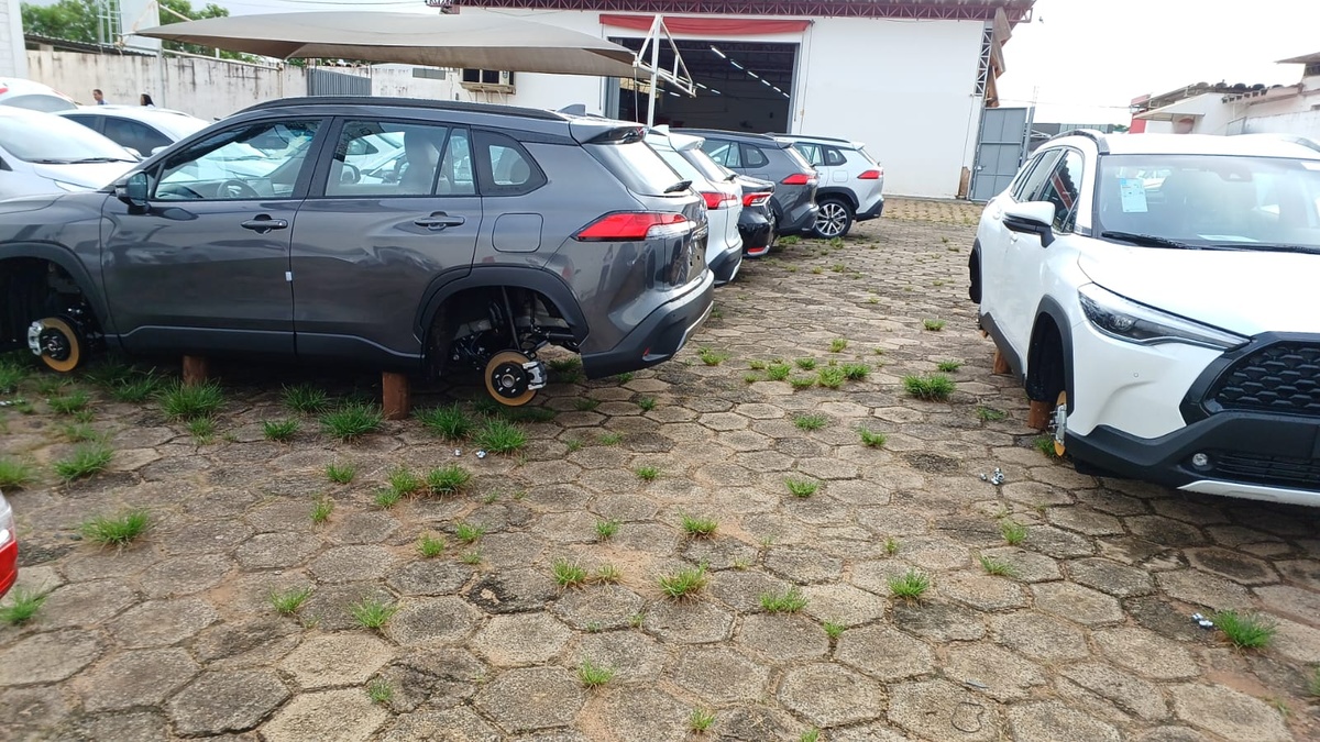 Fake News: imagens de carros sem pneus não são de loja em Teresina