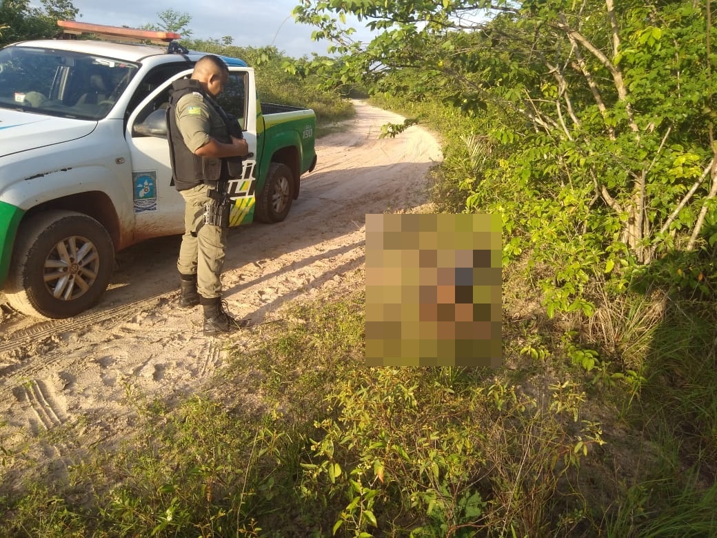 Homem é encontrado com sinais de espancamento e sacola na cabeça em matagal