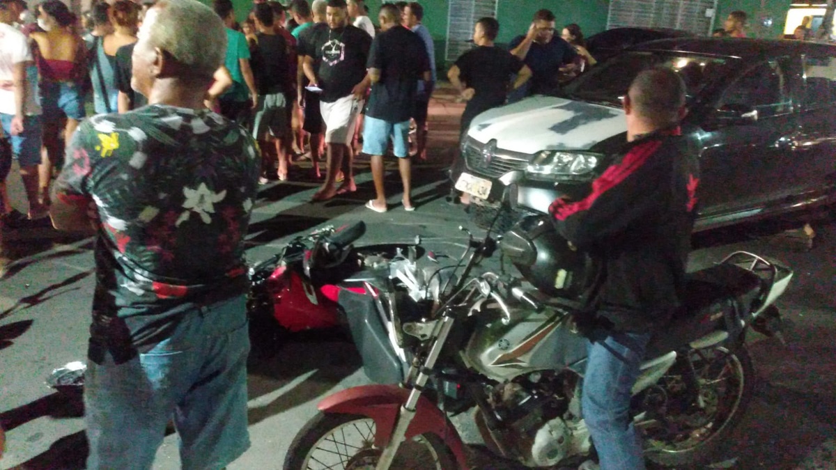 Jovem de 22 anos morre em acidente envolvendo três veículos