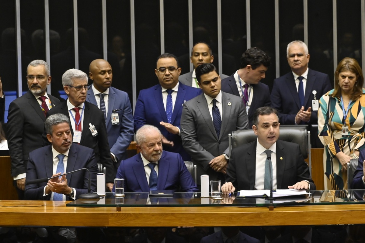 Lula cita o Piauí ao assinar termo de posse