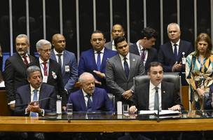 Lula cita o Piauí ao assinar termo de posse (Foto: Marcos Oliveira/Agência Senado)