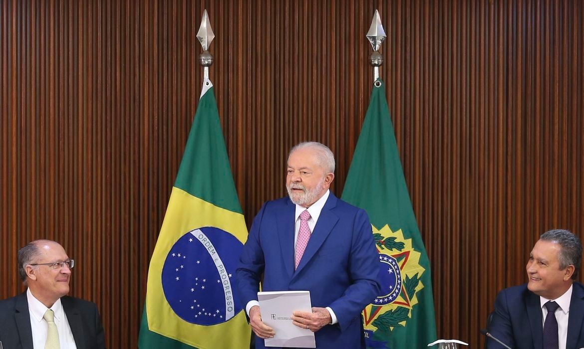 Lula em primeira reunião com ministros