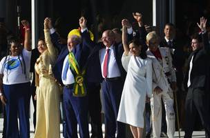 Lula recebe a faixa presidencial (Foto: Marcelo Camargo/Agência Brasil)