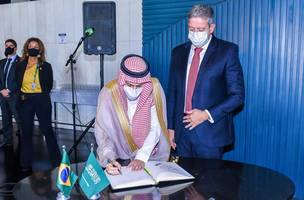 Ministro das Relações Exteriores da Arábia Saudita em visita à Câmara em 2021 (Foto: Zeca Ribeiro/Câmara dos Deputados)