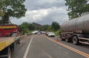 Motorista de caminhão morre em acidente no Piauí (Foto: PRF/Divulgação)