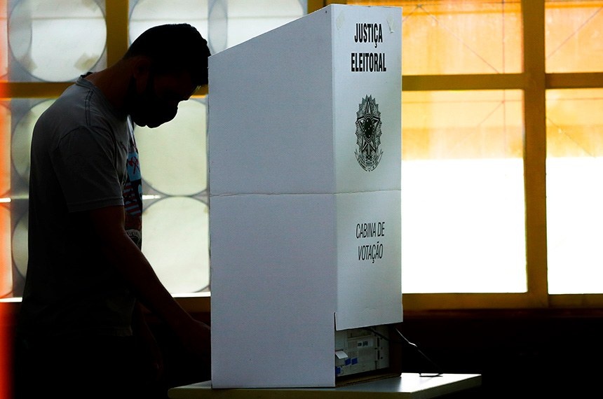 O eleitor que não justificar a ausência vai precisar pagar multa à Justiça Eleitoral