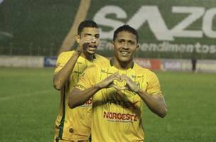 O gol do time piauiense foi de Lenilson, camisa 7 do Zangão (Foto: Picos)