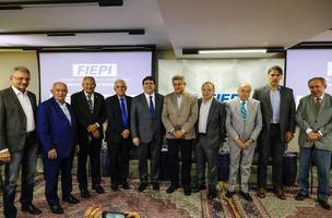 O governador do Piauí em rodada de empresários e políticos na Fiepi (Foto: CCOM)