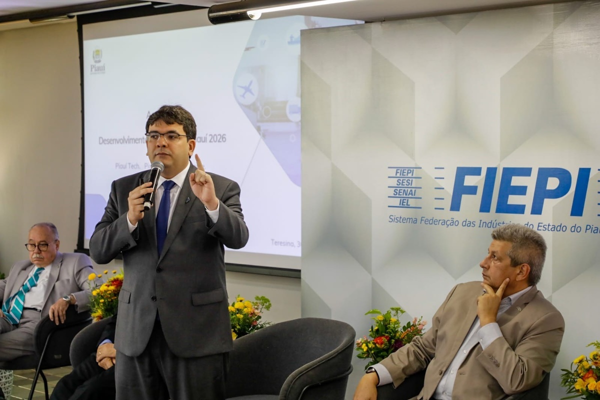O governador do Piauí em rodada de empresários e políticos na Fiepi