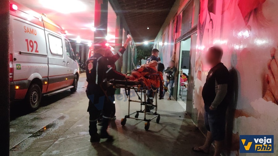 O homem foi socorrido e levado ao Hospital Estadual Dirceu Arcoverde