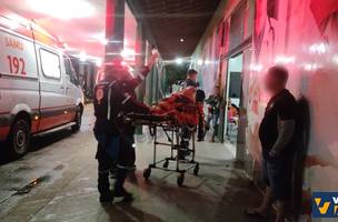 O homem foi socorrido e levado ao Hospital Estadual Dirceu Arcoverde (Foto: Veja PHB)