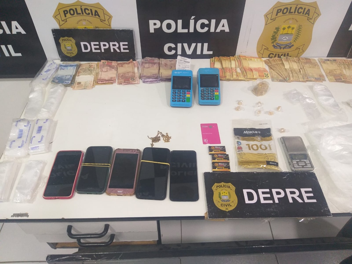 Policiais estouram boca de fumo que funcionava a 200m da Depre