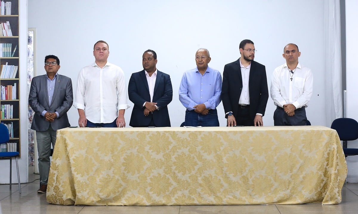 Prefeito regulamenta leis que beneficiam pessoas com TEA e Síndrome de Down