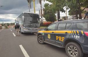 PRF flagra ônibus adulterado em Bom Jesus (Foto: PRF/Divulgação)