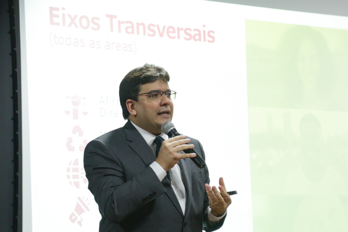 Rafael Fonteles em reunião com o secretariado