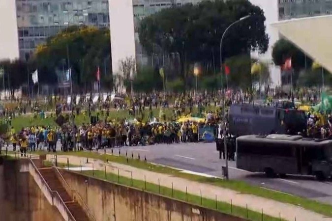 Relatório mostra que quantidade de pessoas em acampamento subiu de 300 para 3800