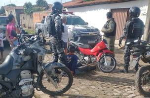 Suspeitos de assalto são presos na zona Norte (Foto: Reprodução/redes sociais)