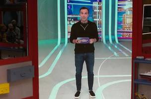 Tadeu Schmidt faz alerta sobre relação entre Bruna Griphao e Gabriel (Foto: Reprodução/Globo)