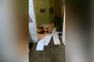 Teto de delegacia desaba em Piripiri (Foto: Reprodução/redes sociais)