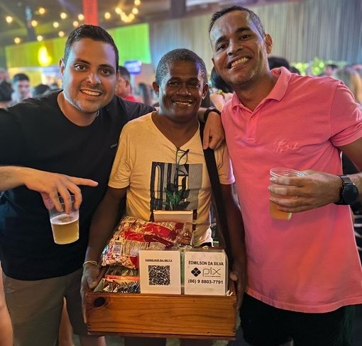 Twitteiro faz campanha de Pix para vendedor de bombons em Teresina