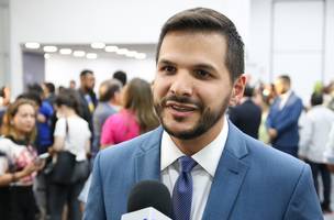 Washington Bandeira, foi empossado no cargo em solenidade realizada nesta quinta-feira (Foto: Divulgação/ Seduc)