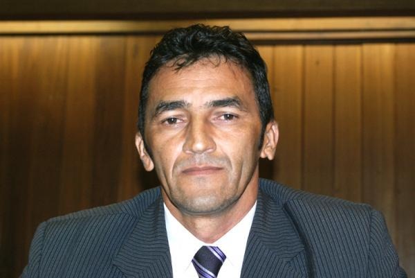 Até o Tererê que há muito foi esquecido pelo eleitor se diz candidato a prefeito de Parnaíba. Está na miragem, aguardando Rafael apoiá-lo.