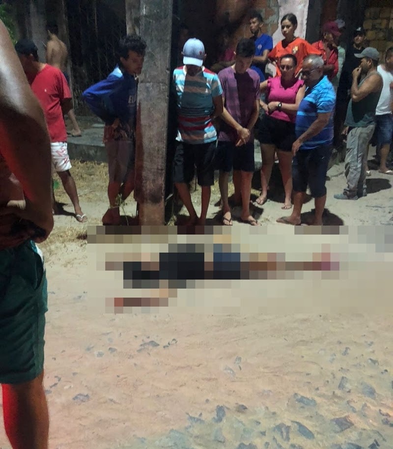 Corpo da vítima durante remoção do IML