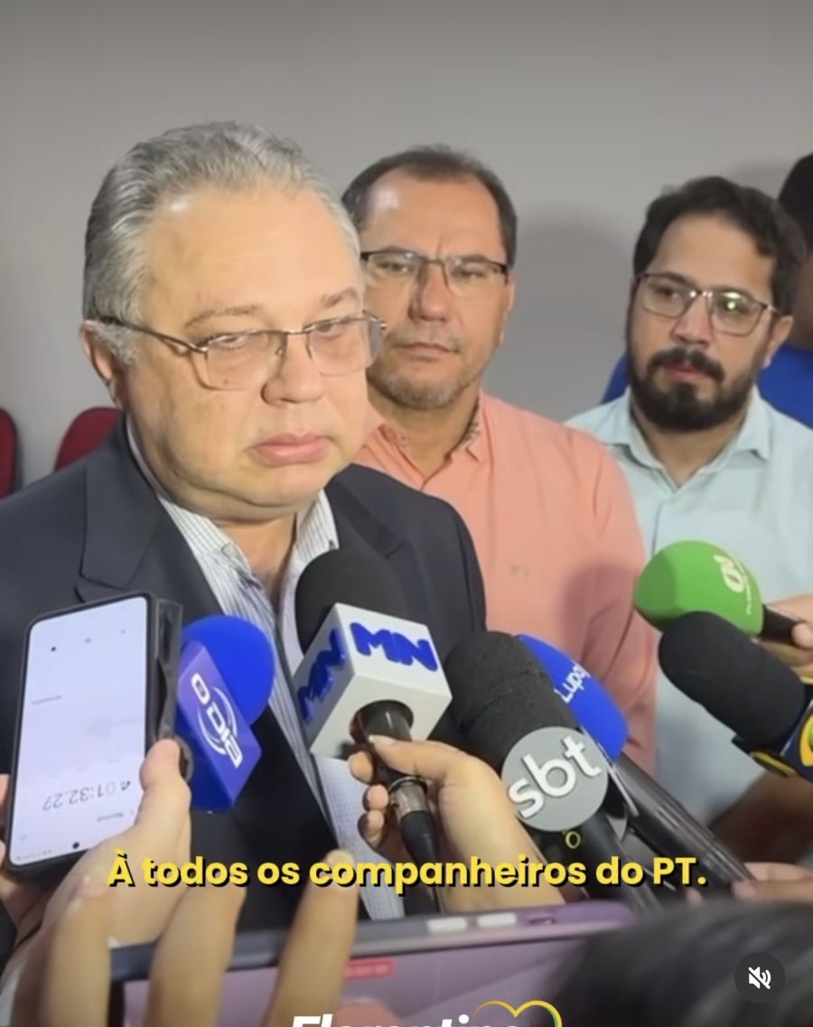 Florentino Neto fingindo emoção (quase chorando) com a decisão do PT que o repeliu