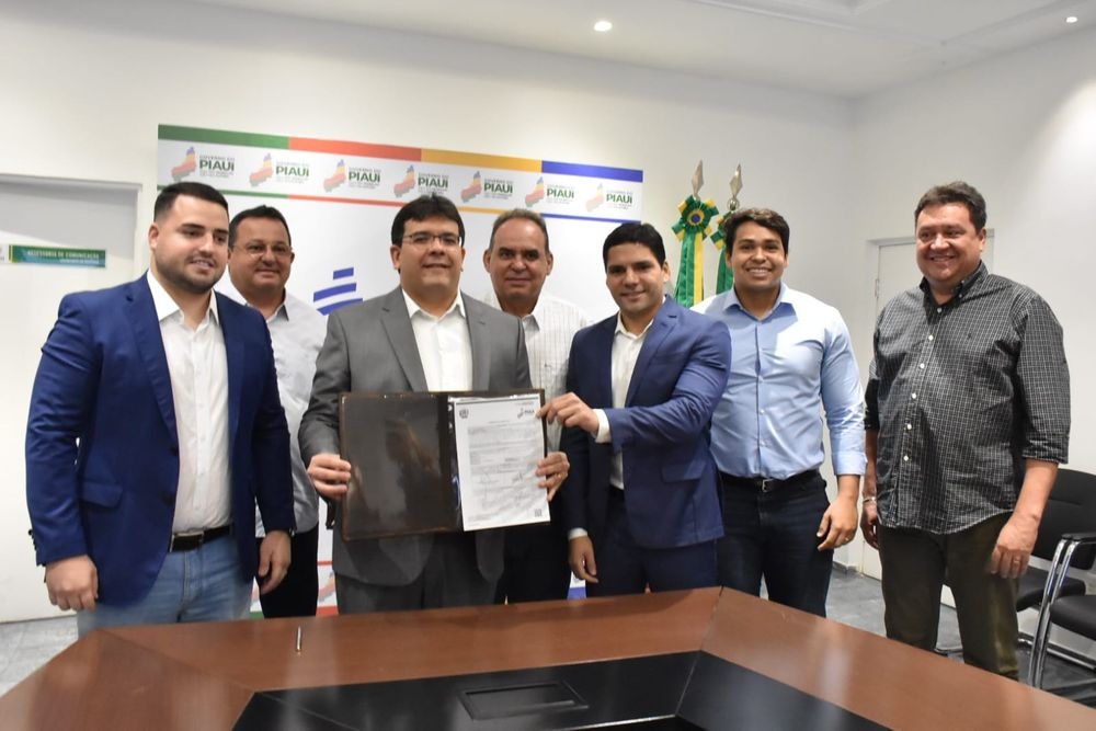 Governador assina ordem de serviço