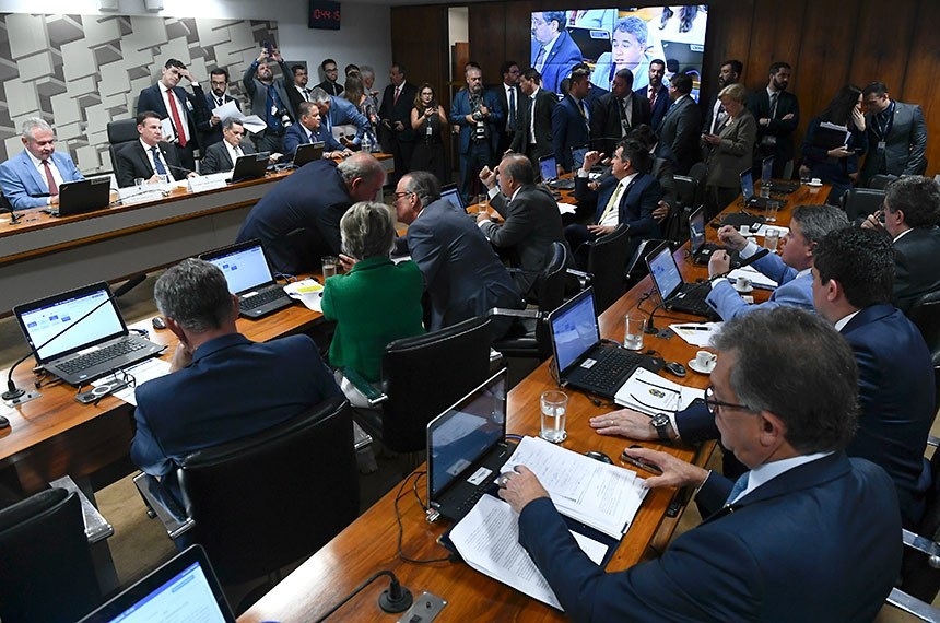 Houve um impasse que adiou a votação do projeto na última terça-feira (17)