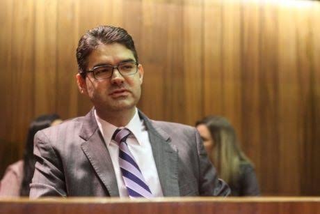 Luciano Nunes é dado como mais um oposicionista adesista à campanha de Fábio Novo. Mas ele nega e fala de rusgas na relação com Silvio Mendes
