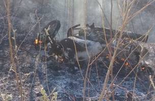 Motocicletas ficou totalmente destruída no acidente (Foto: Ascom)