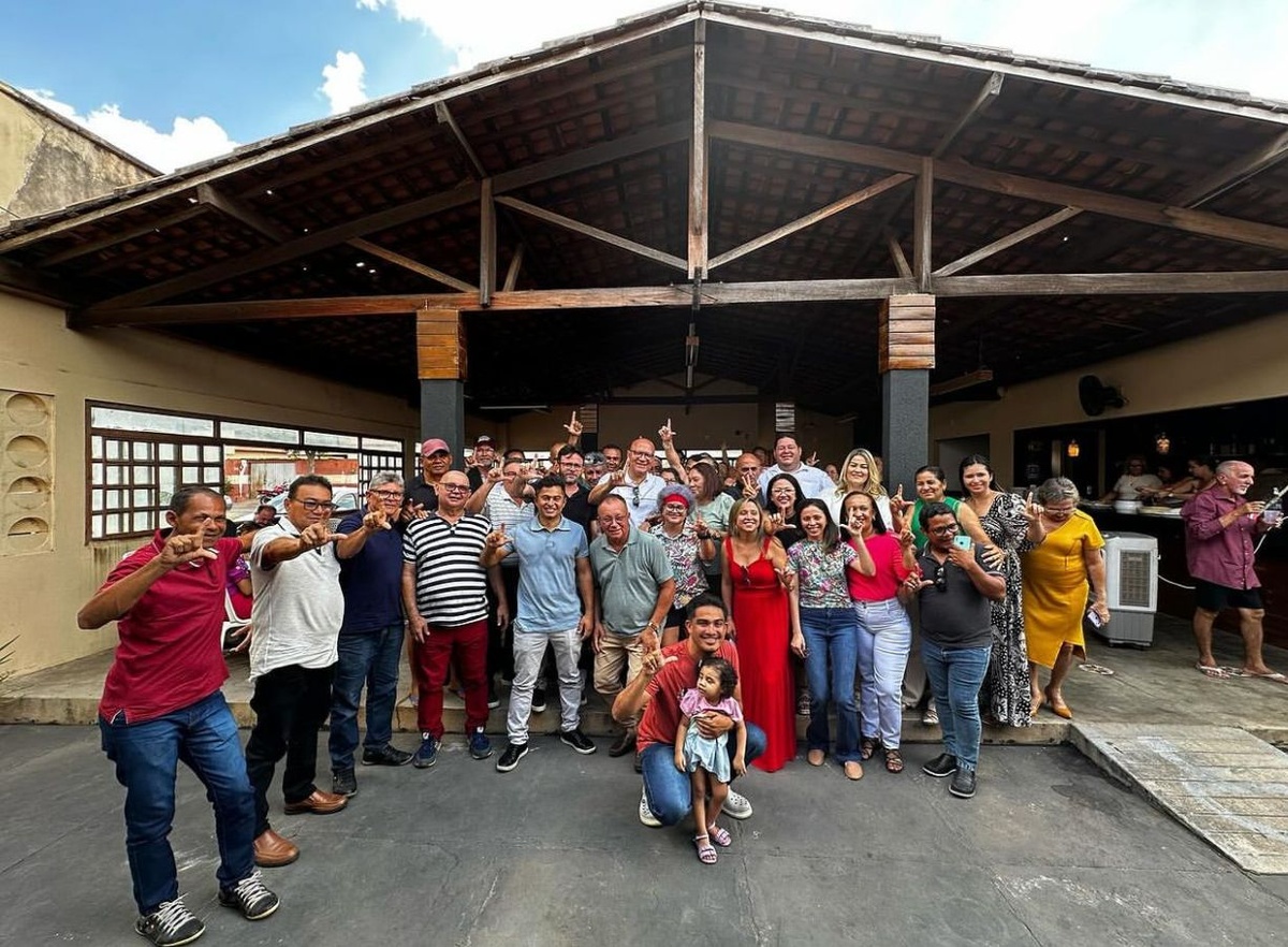 Olha onde Franzé estava na hora que Fábio Novo fazia campanha: em Valença. E ele diz que seguirá essa caminhada pelo Piauí