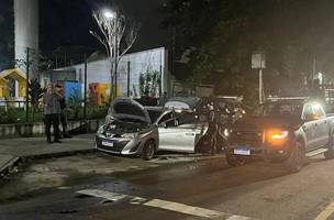 Os corpos estavam dentro de dois veículos abandonados (Foto: Reprodução)