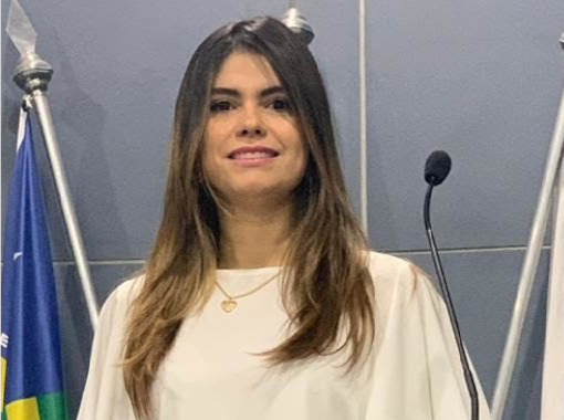 Polyana Rocha até há pouco tempo fazia elogios a gestão de Pessoa. Hoje está admirada se Teresina tem prefeito. Bandeou-se também para o petista Fábio Novo.