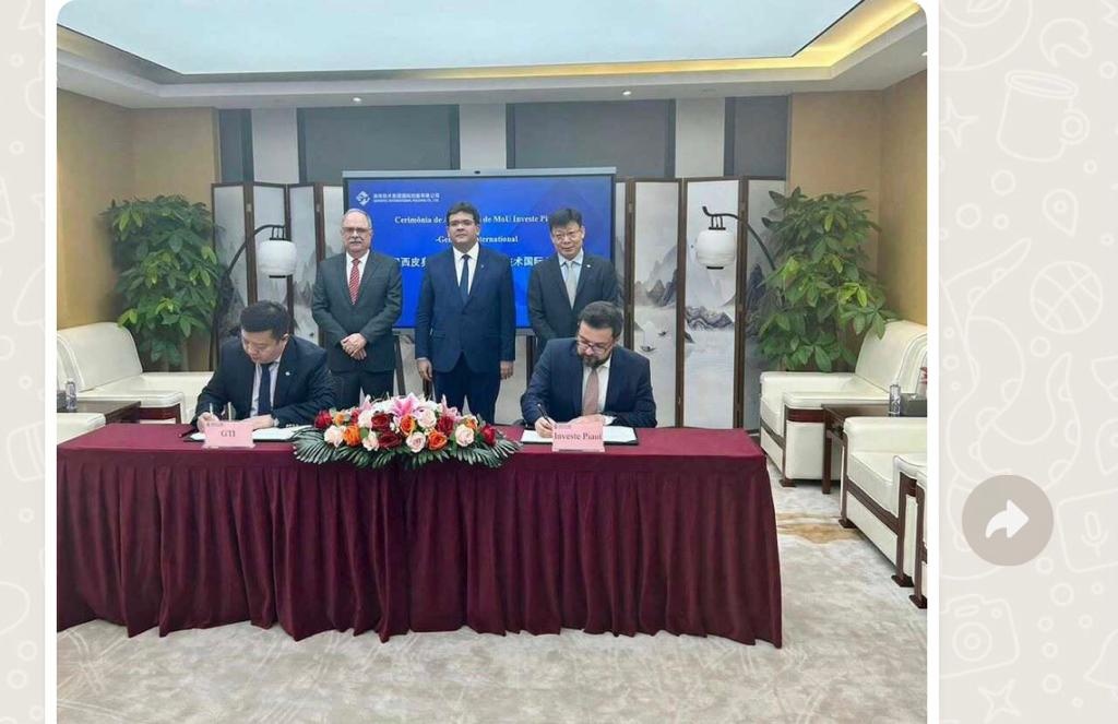 Quem pagou as despesas do secretário do MDS Osmar Jr na China? Nesta foto ele parece um secretário do governo do PiauÍ