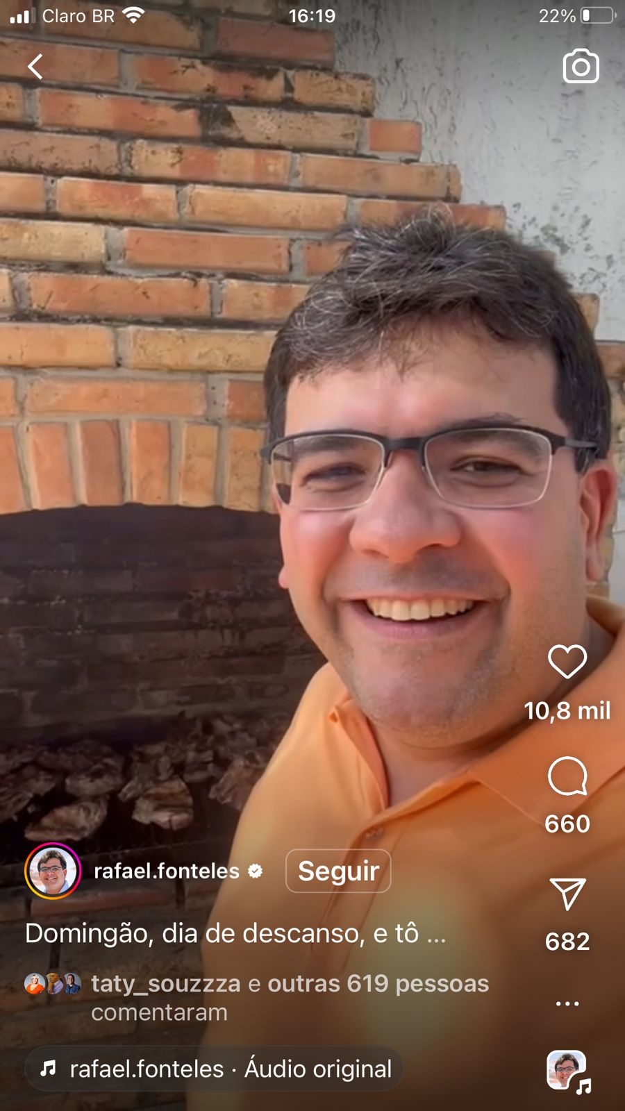 Rafael na churrasqueira e o semblante de estar bem recuperado da doença que o acometeu sexta-feira