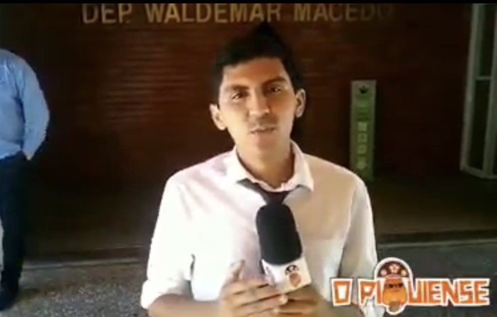 Ribas, o estagiário de O Piauiense foi depor e, epa, o delegado confiscou o celular. Já havia mandado de busca